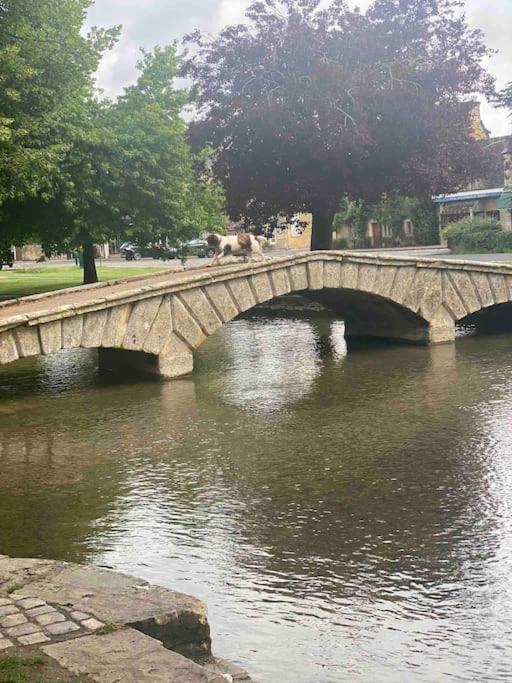 Vila Beautiful Cotswold Couples Retreat Bourton-on-the-Water Exteriér fotografie